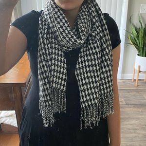 Houndstooth Scarf